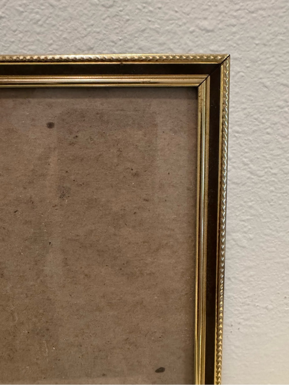 Vintage Gold Tone/Brass 8x10 Picture Frame with Brown Accent Detail w/ Easel - Picture 3 of 11
